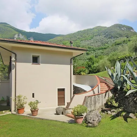 Holiday home Beautiful Casa Paola With Pop-up Pool And Panoramic View In Camaiore